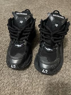 Runner led sneaker in black size 9