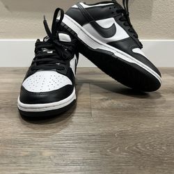 Nike Dunks ‘Panda’ 7.5 M/9W