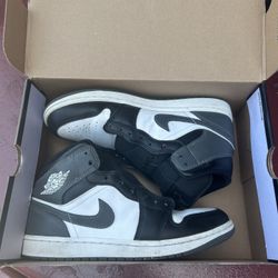 Air Jordan 1 Mid Black/Iron Grey 