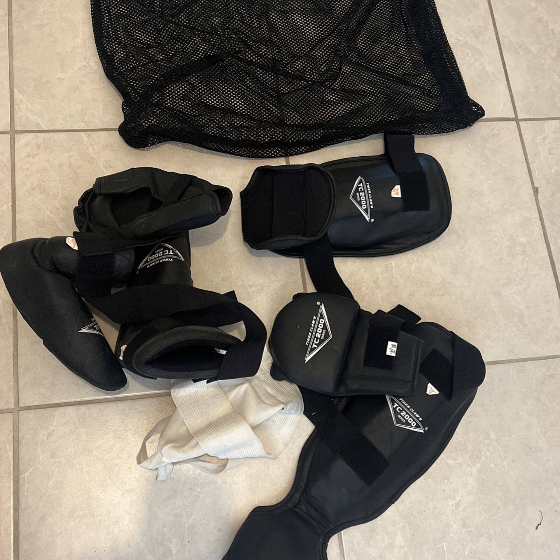 Kickboxing Gear tigerclaw’s TC2000
