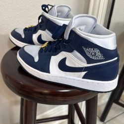 Jordan 1 Mid SE "Football Grey/Midnight Navy/White" Women's Shoe