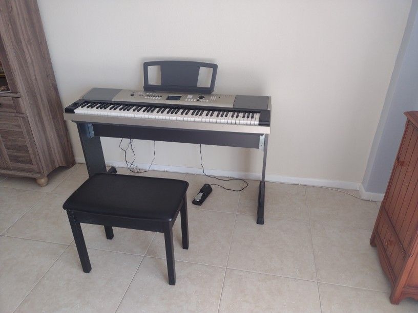 Yamaha YPG-535 Keyboard
