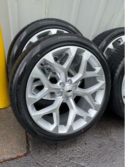 NEW 24 silver brushed snowflakes wrapped in Arturo az810 tires