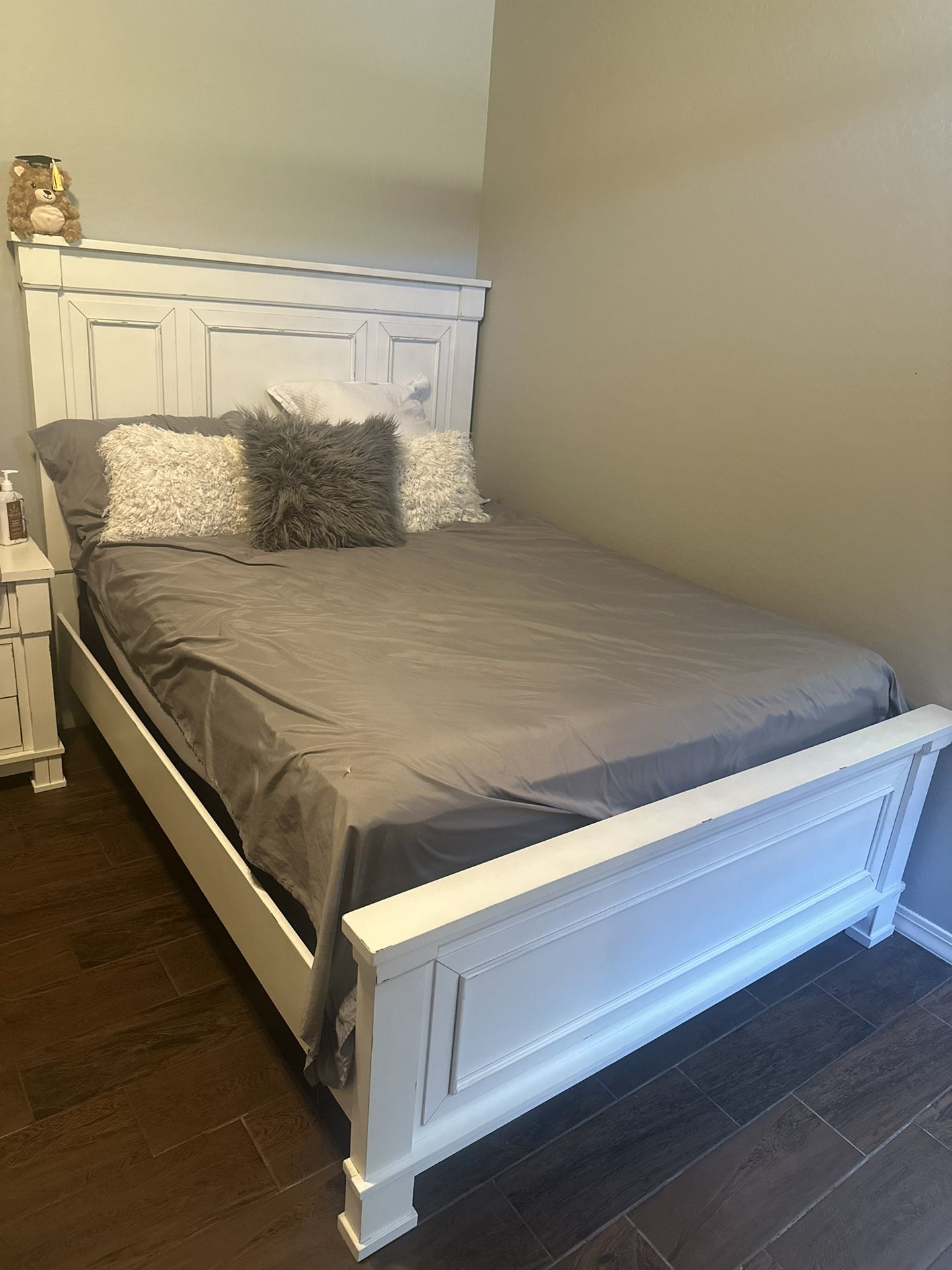 Queen Bed Set
