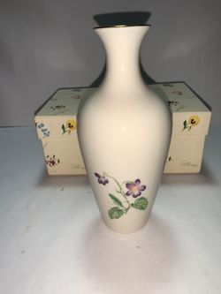 Lenox Special Vase with Gold Trim 7”