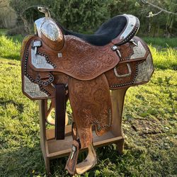 Show Saddle