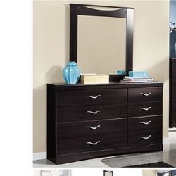 Dresser With Mirror 