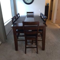 Dining Table and 8 chairs 