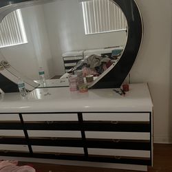Mirror Set With 2 Night Stands 