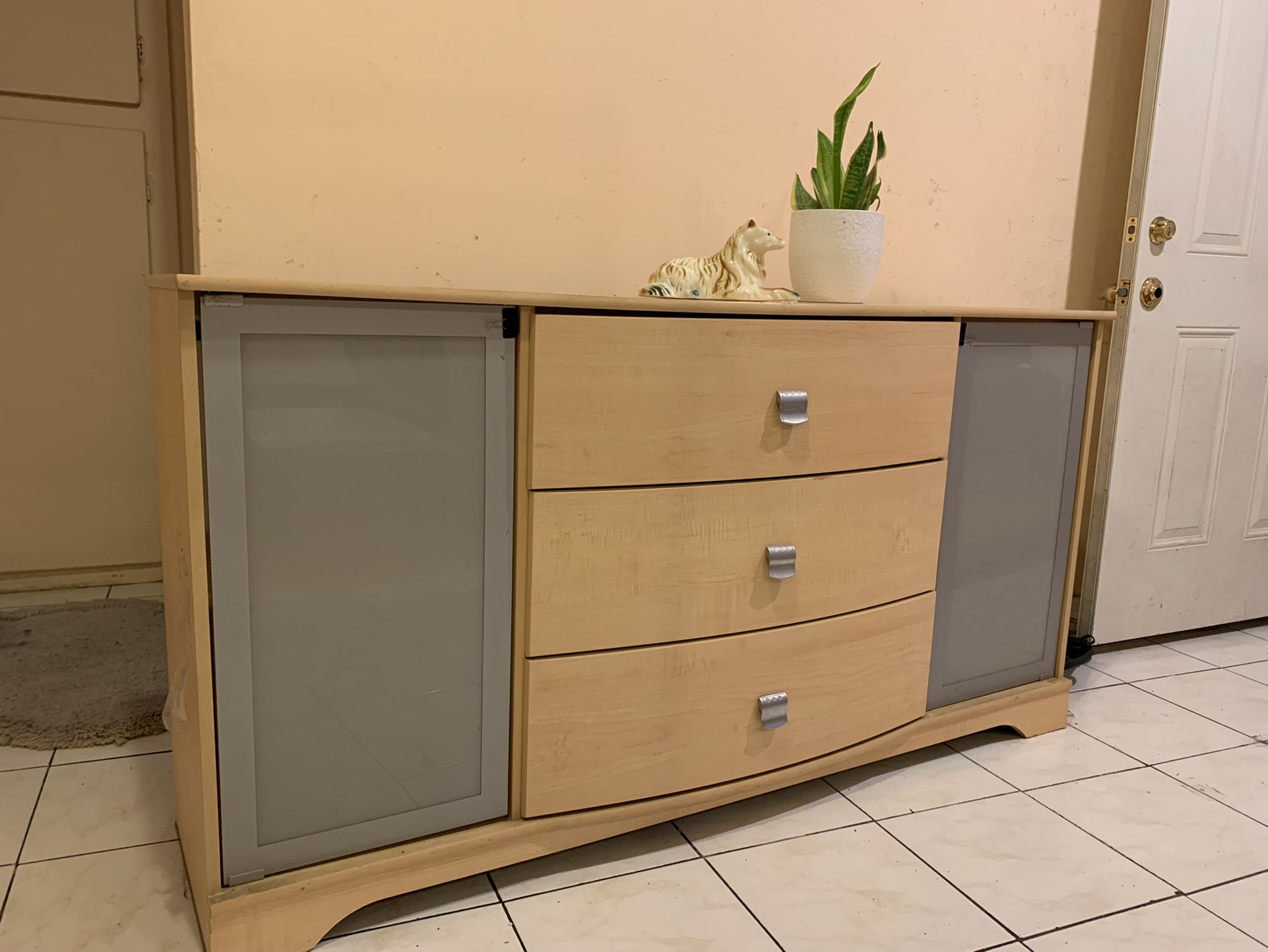 Drawer dresser - TV Stand - Good condition 
