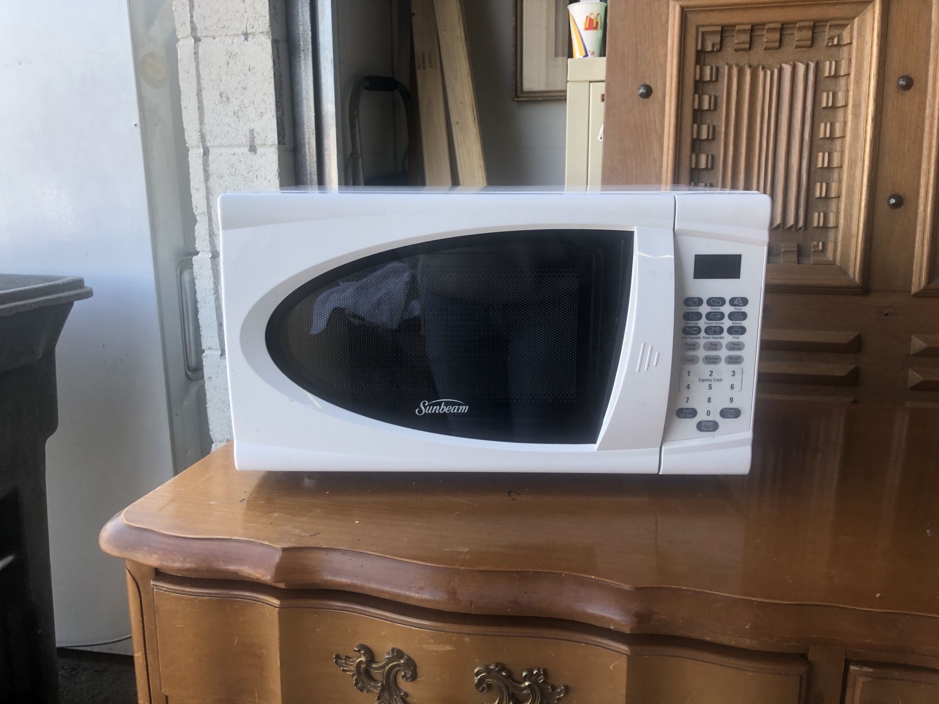 Sunbeam 700W microwave