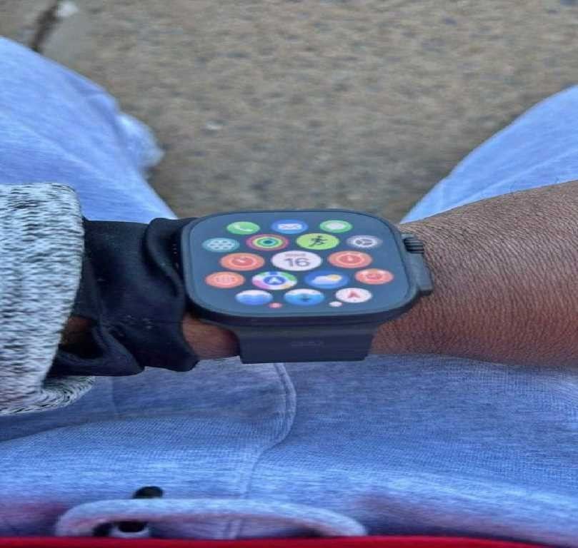 Apple Watch Ultra 2 Titanium – Upgrade Your Armwear Look left sense