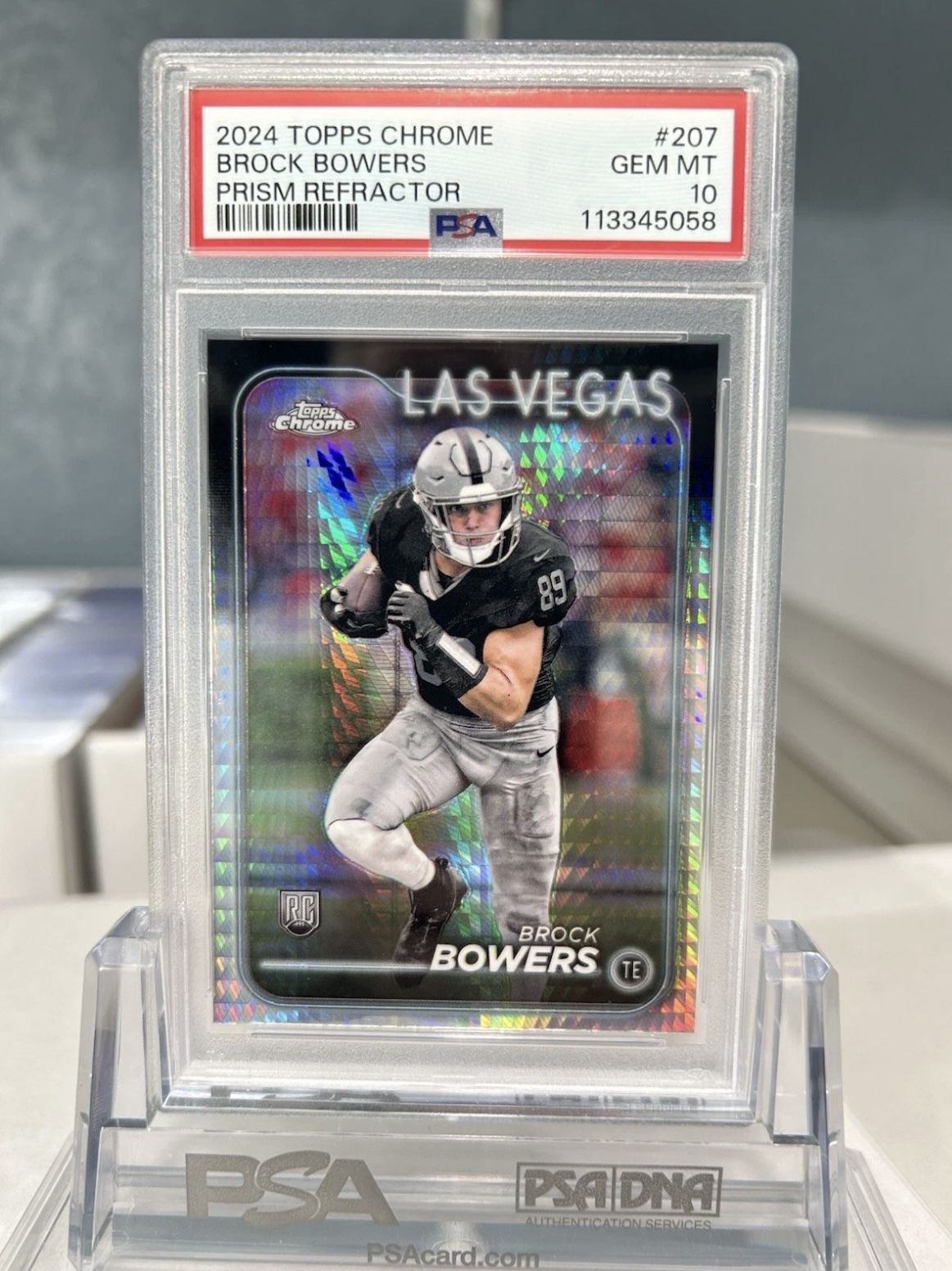 2024 HOT ROOKIE - Brock Bowers PSA 10 Refractor