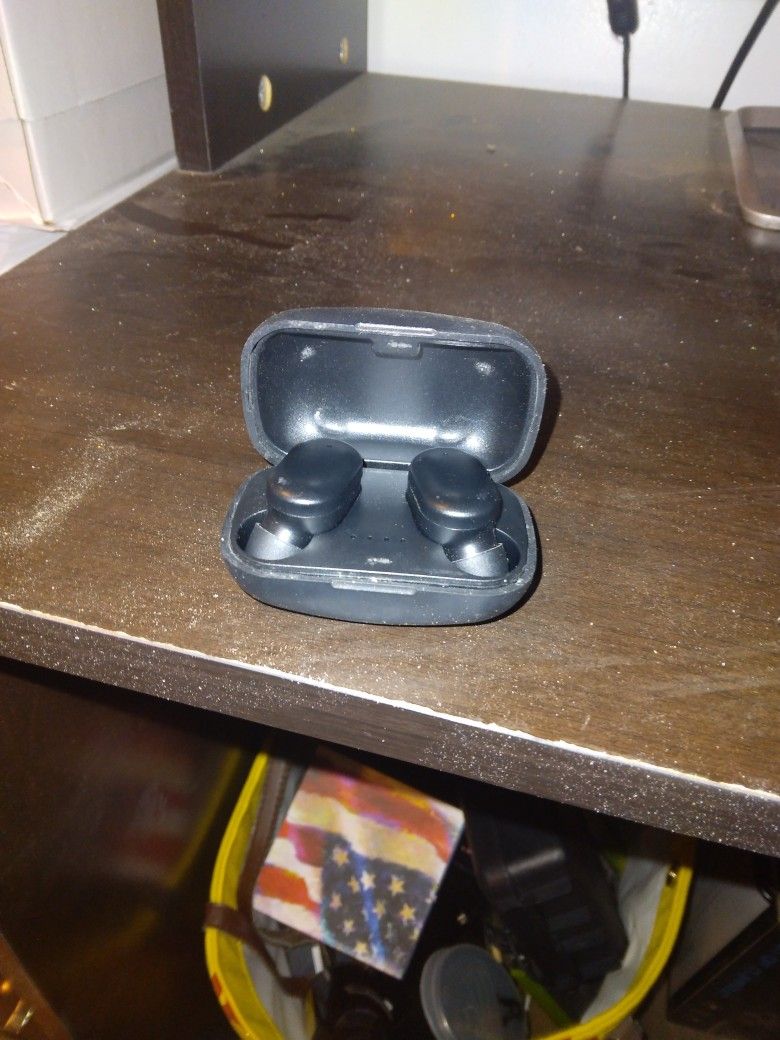 Photive Bluetooth Headphones And Case Logic Headphones
