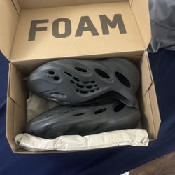 Yeezy Onyx Foam Runner