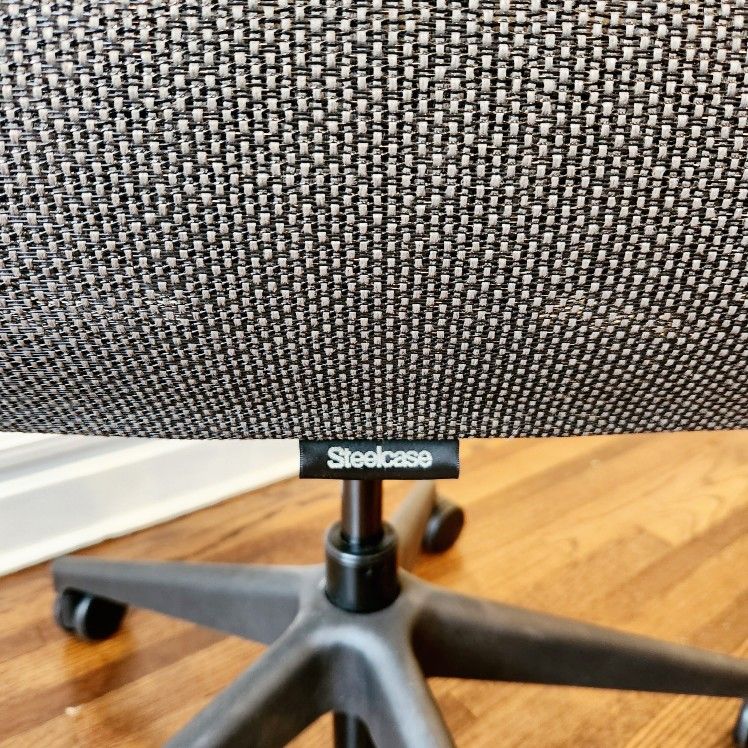 LIKE NEW: Steelcase Jersey Chair