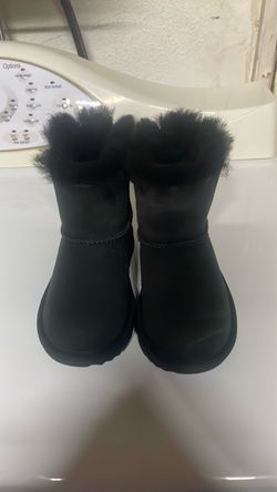 Kids uggs size 10 never worn