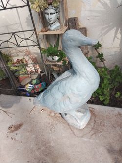 CEMENT DUCK YARD DECO