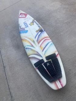 Surfboard 6’4”