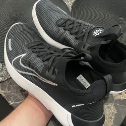 Nike men’s shoes size 9 $30