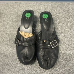 Vera Wang 9.5 Kitten Heels 