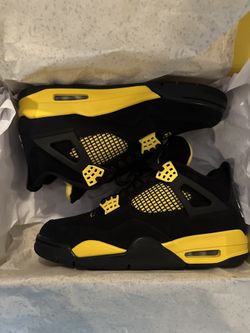 Jordan 4 Retro “Thunder”