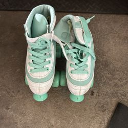 Roller skates 