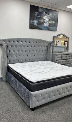 Upholstered bedroom sets feature tufted headboard w/nail head & Crystals