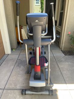 Free motion XTE Elliptical trainer