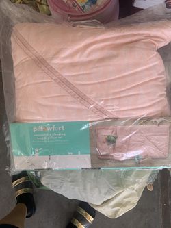 Convertible sleeping bag new
