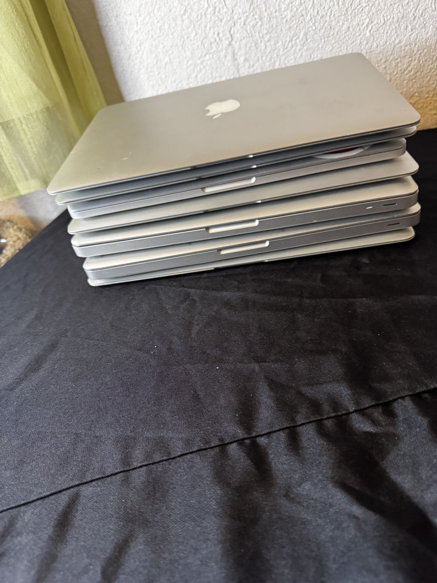 Lot of (6) MacBook laptops (3) MacBook Airs (3) MacBook Pros. See Description Below
