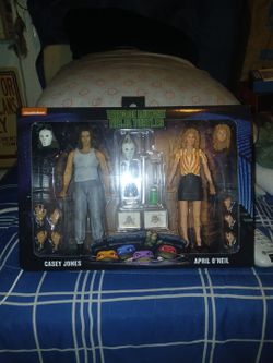 NECA Teenage Mutant Ninja Turtles Action Figures Casey Jones & April O'Neil