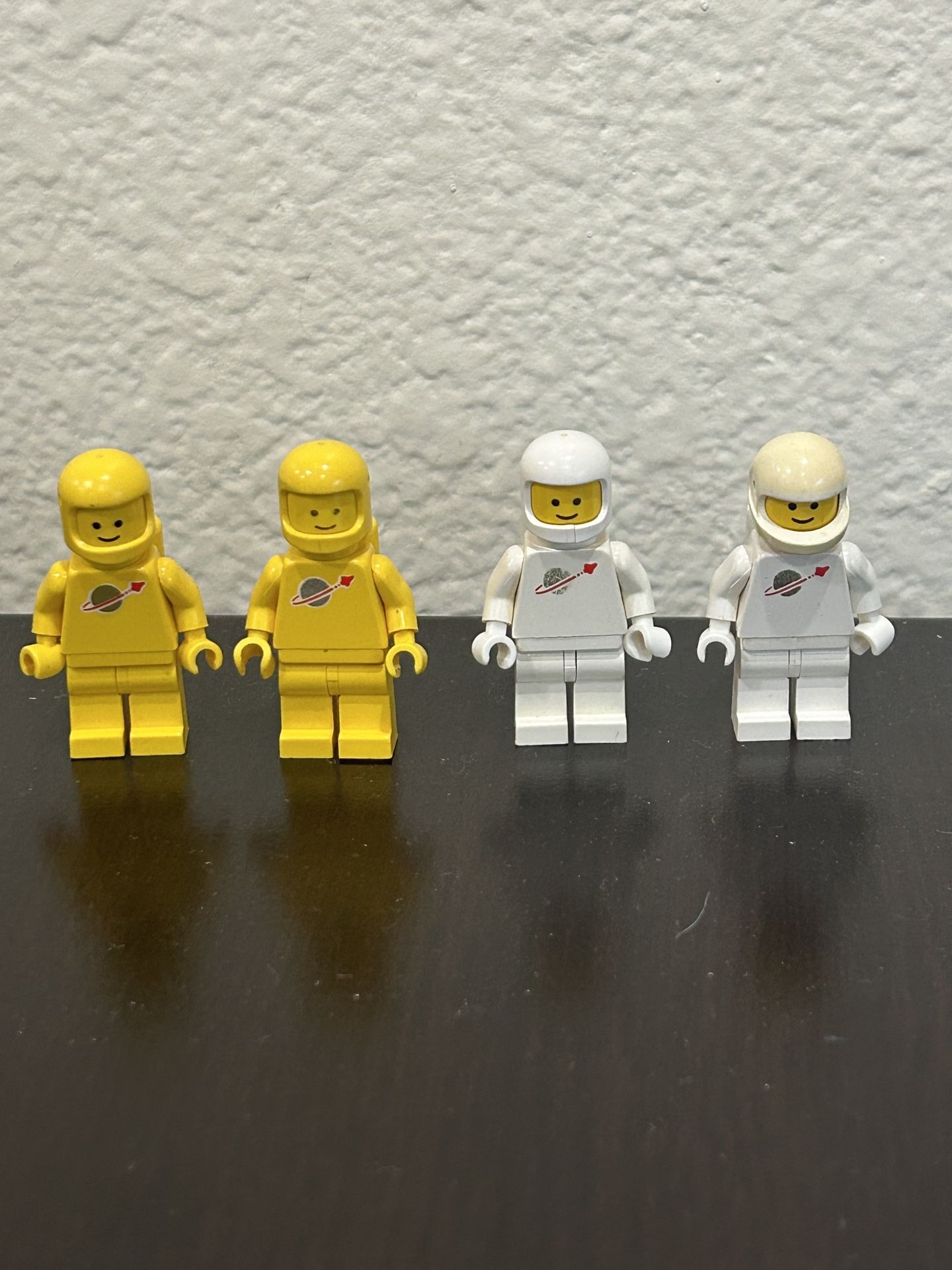 Vintage Classic Spaceman White and Yellow w/airtank Lego Lot-4
