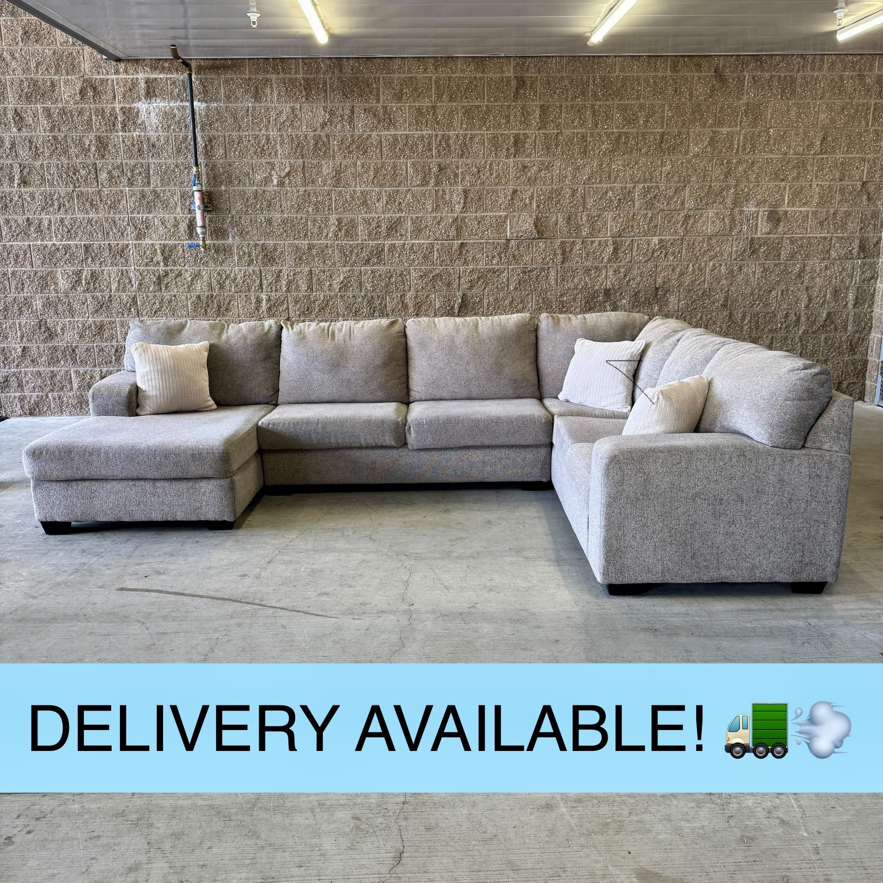 Like New Light Gray U Sectional Couch Sofa (DELIVERY AVAILABLE! 🚛💨)