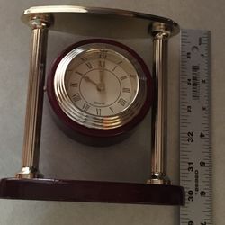 Mantle / Tabletop / Shelf clock. Battery operated. Movable.