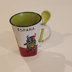 Ole Mosaic España ceramic coffee cup and matching spoon set, featuring a 
colorful mosaic-style bull motif inspired by Antoni Gaudí's "trencadís" 
tec