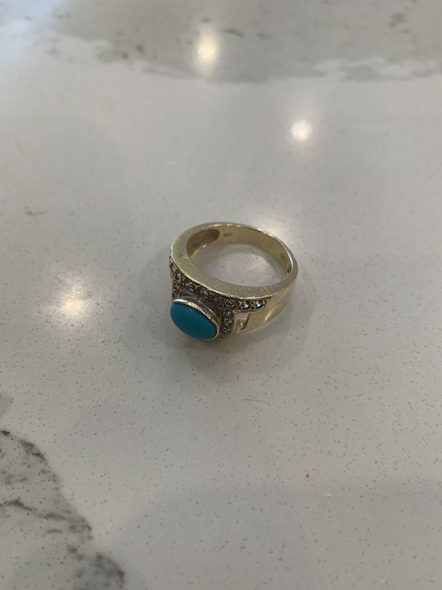 14k (585) solid Gold Ring with a stone