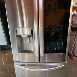 LG InstaView Refrigerator - Glass Door $650 💎