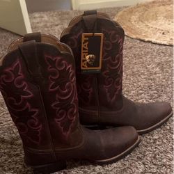 Artiat women's boots size 9 tags pink stitching