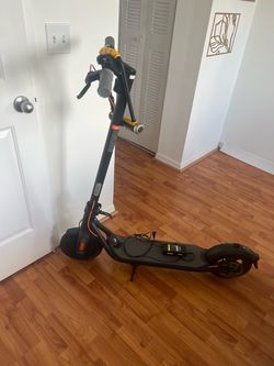 Electric Scooter with Charger and lock