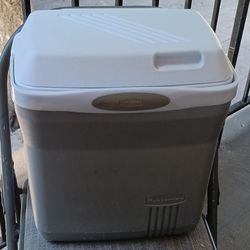 Rubbermaid Cooler