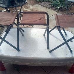 3 Metal Foldable Chairs 💺