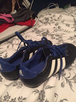 Soccer shoes size 4
