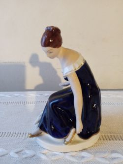 Royal Dux Lady with Doves. Perfect.