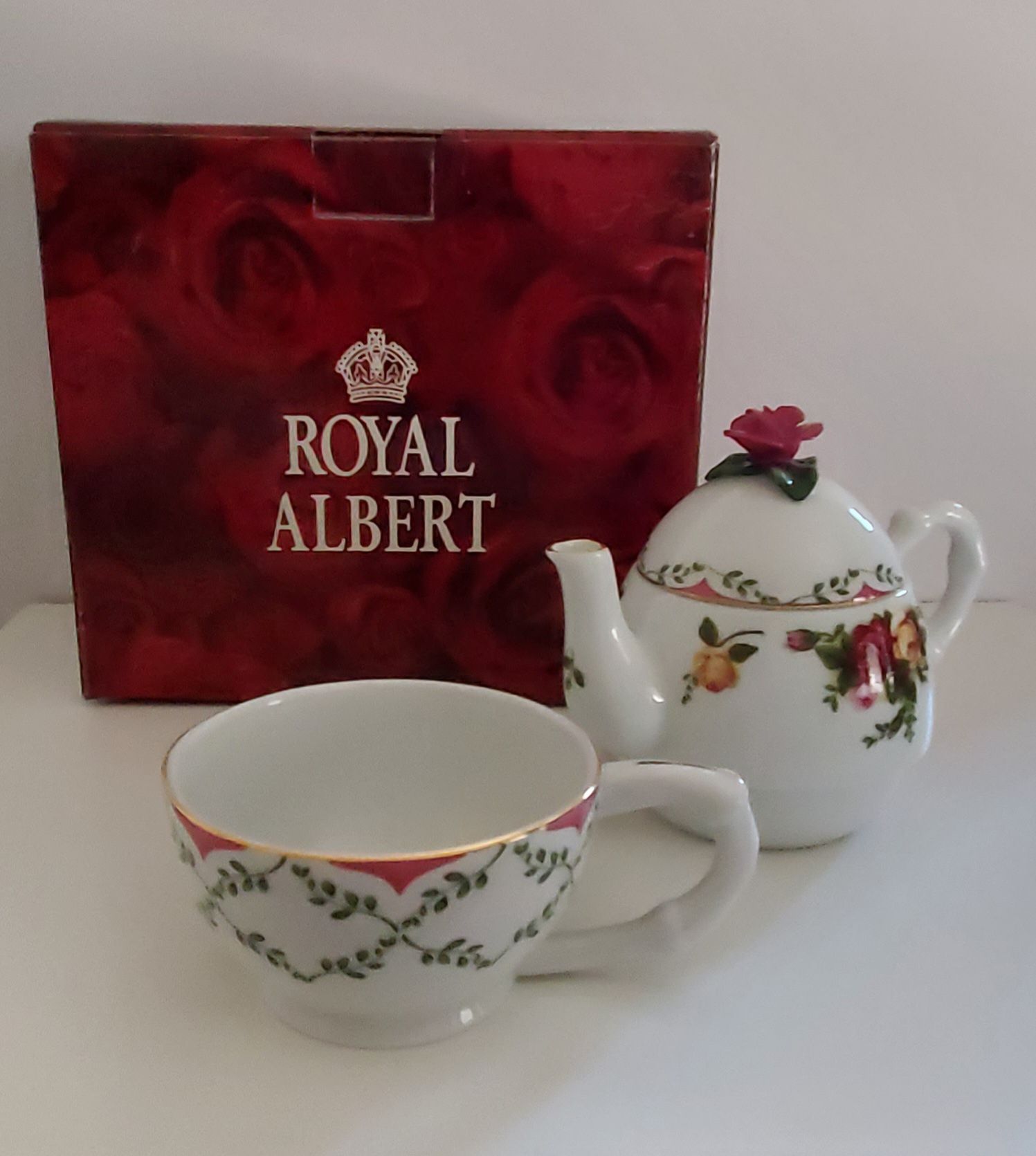 Old Country Rose Single Teapot and Cup