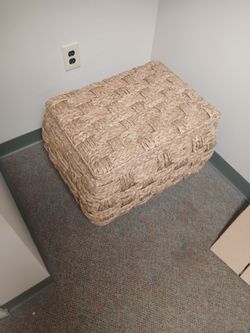 Woven Seagrass Storage Ottoman with Lid