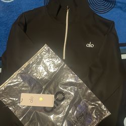 Newly Used Size Small Alo Quarter Zip