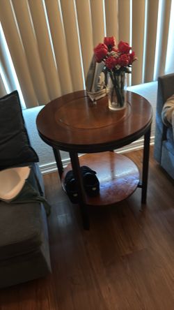 Circle stand table