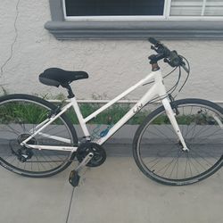 Women's 700c Giant Liv Aright 3 Hybrid Bike 