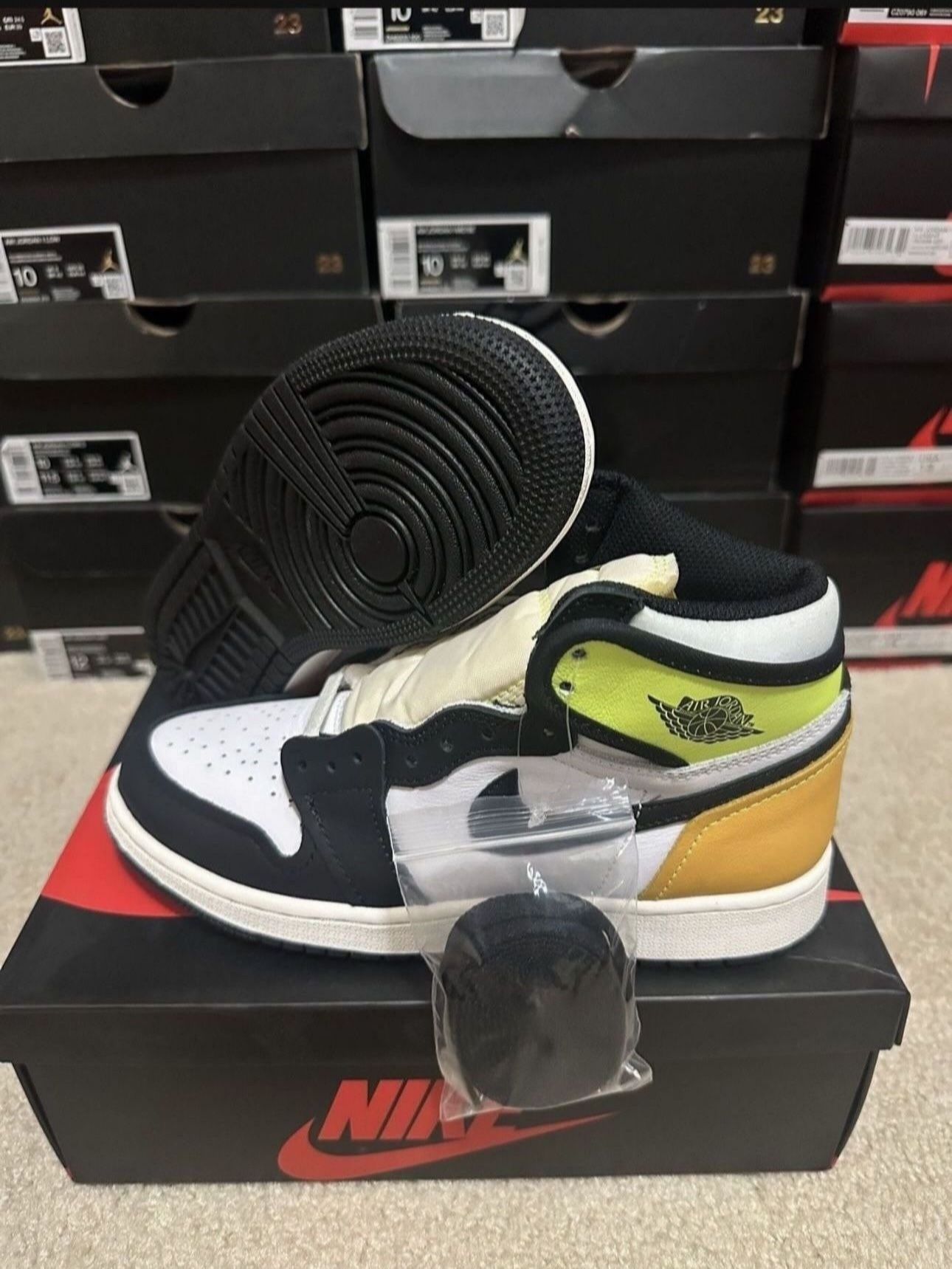 Nike Air Jordan 1 Retro High OG White Black Volt 575441-118 Size 4.5Y/6 Women Brand New